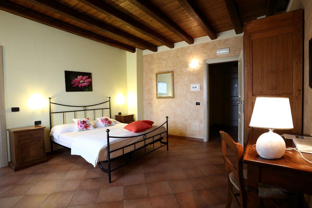 Agriturismo Creta Rossa Torre di Ruggiero Exterior photo